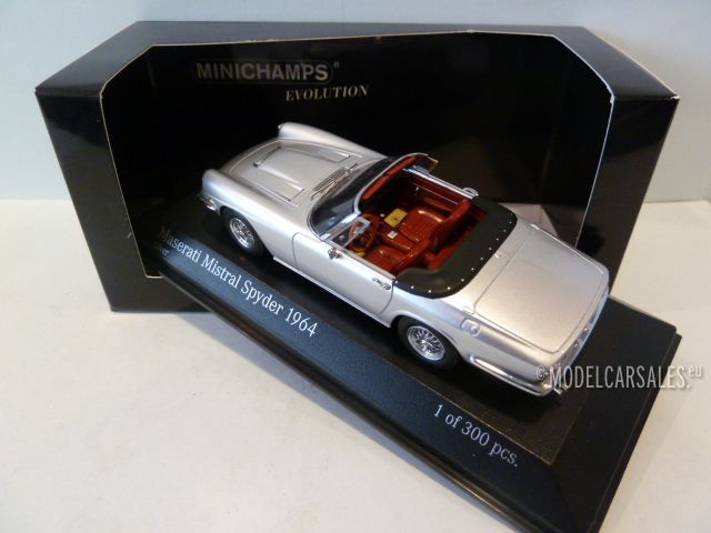 Maserati Mistral Spyder Silver 1:43 437123431 MINICHAMPS diecast