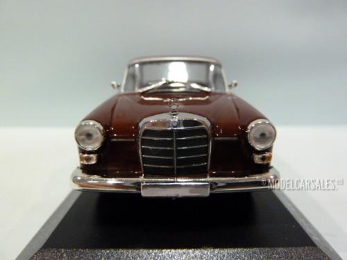 Mercedes-benz 200 (w110)