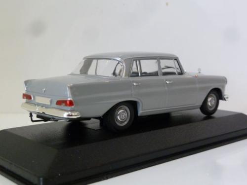 Mercedes-benz 190 (w110)