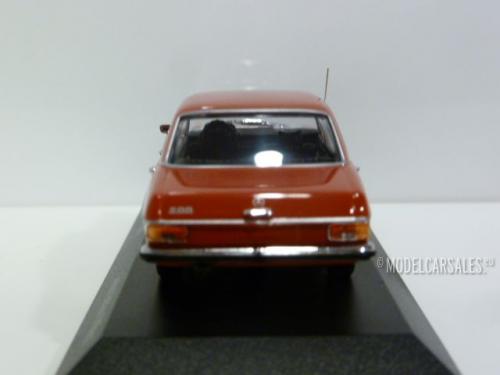 Mercedes-benz 200 (w114/115) Strich8